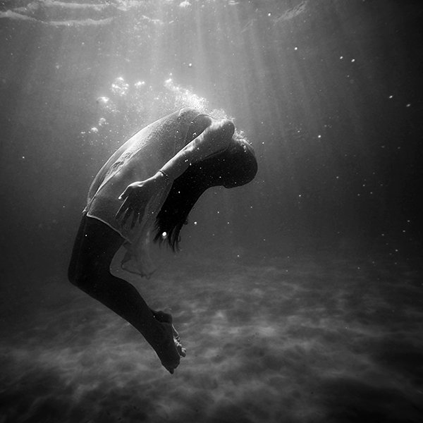 Woman-underwater-Kaare-Long-article